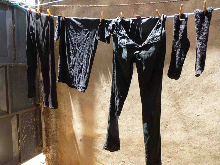 black-clothes-on-line-1024x768