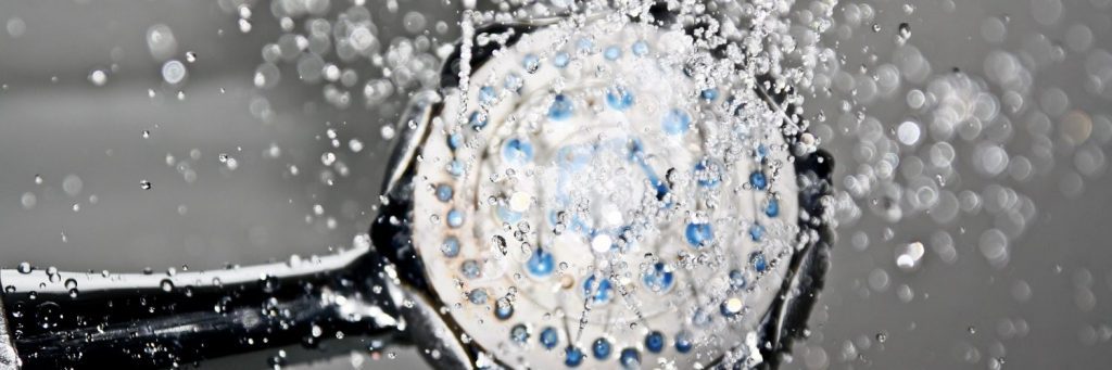 water-softening-shower-head-1500x500-1024x341