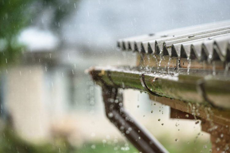 corner-roof-gutter-during-rain-storm